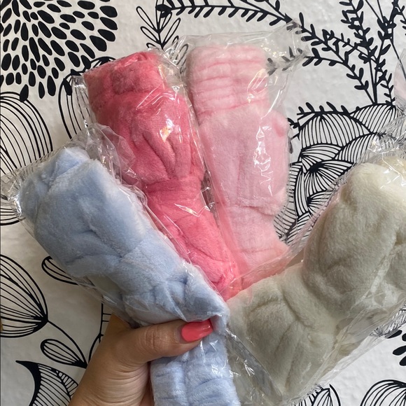 1 Soft Plush Spa Headband - Picture 3 of 3